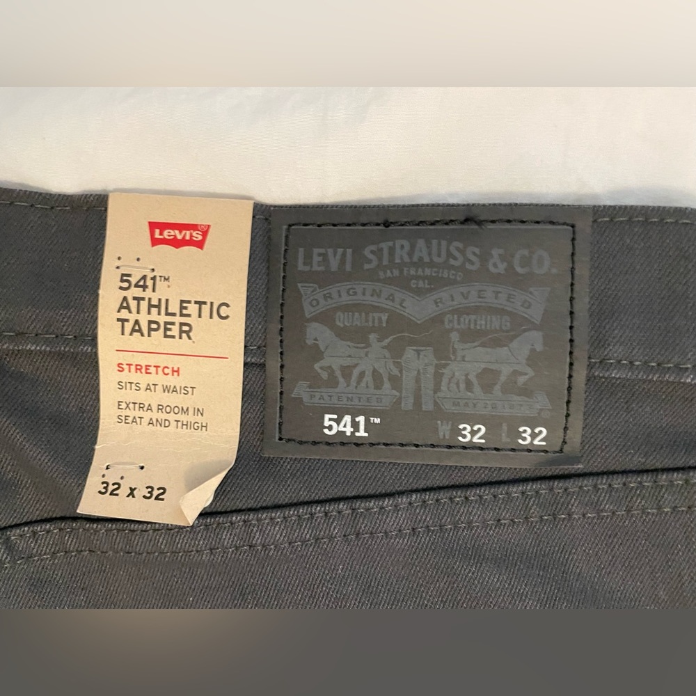 Levi’s Athletic Taper 541 32x32